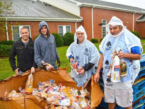 Food-giveaway-in-rain