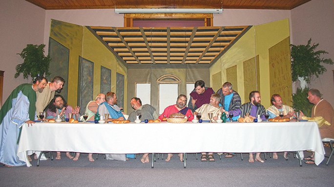 living last supper- da vinci pose.jpg