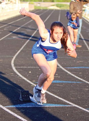 Katie Toney coming out of blocks 4-22.jpg