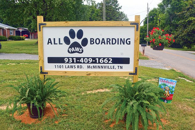 Dog kennel - sign.jpg