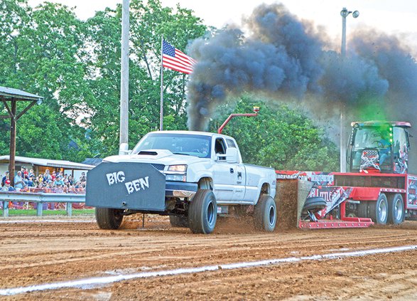 Viola Tractor Pull 2019.jpg