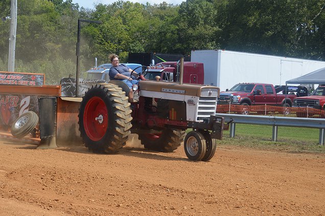 Tractor Pull 2.jpg