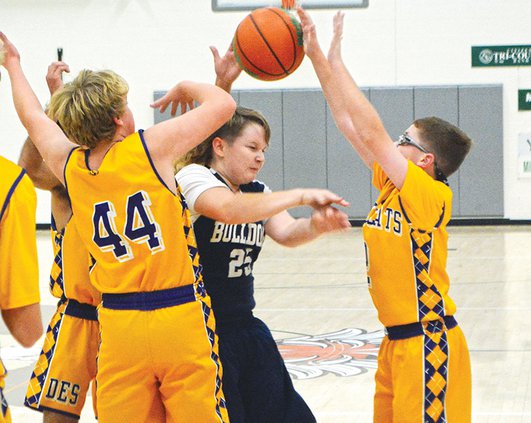 Syler Simmons, Evan Tittsworth guard Ty Arnold.jpg