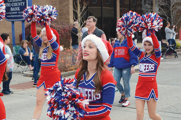 Parade - cheerleaders 2.jpg