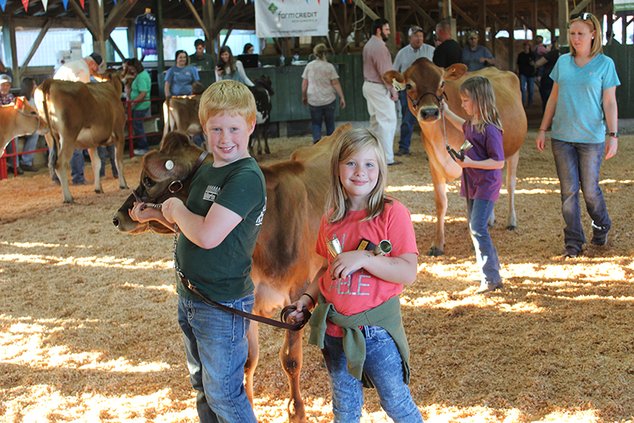 Pee wee showmanship - Case and Shaylee.jpg